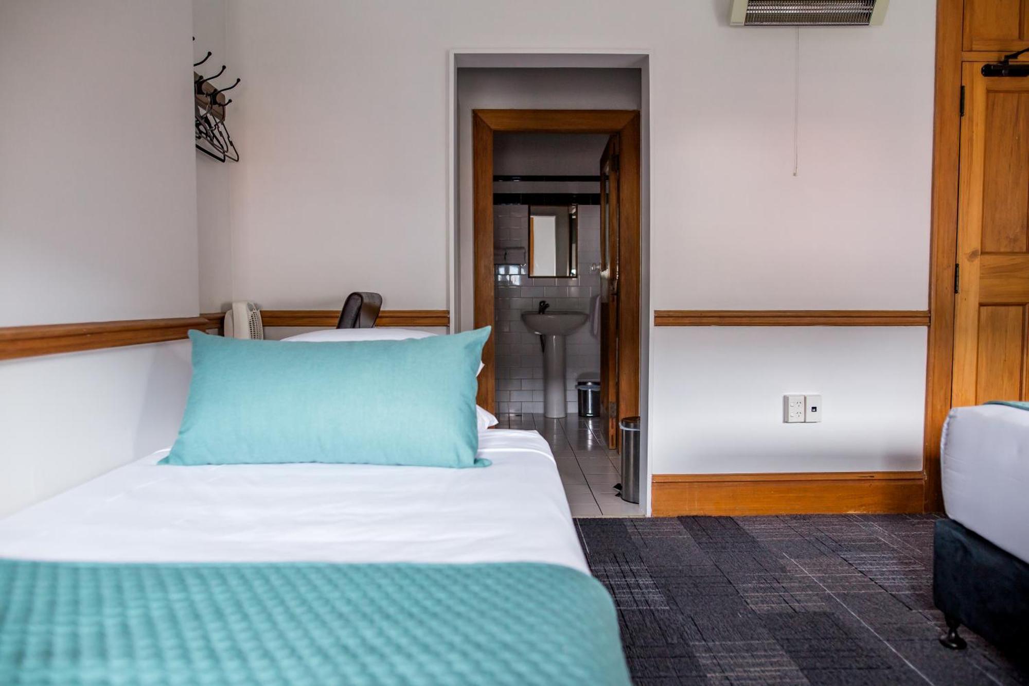 The Cambridge Hotel & Backpackers Wellington Exterior photo