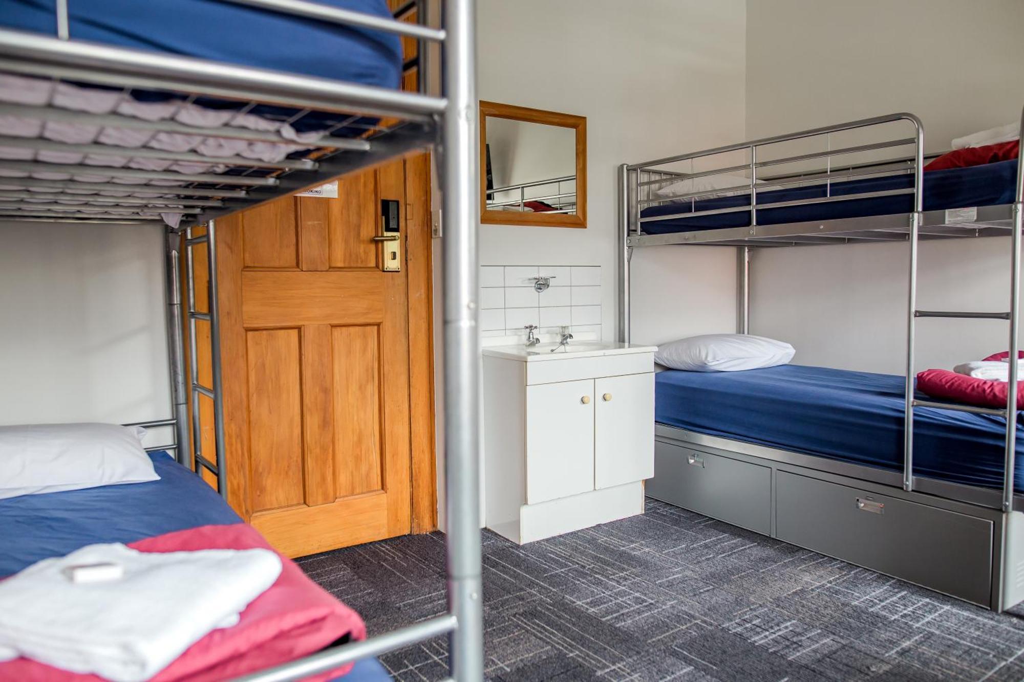 The Cambridge Hotel & Backpackers Wellington Exterior photo