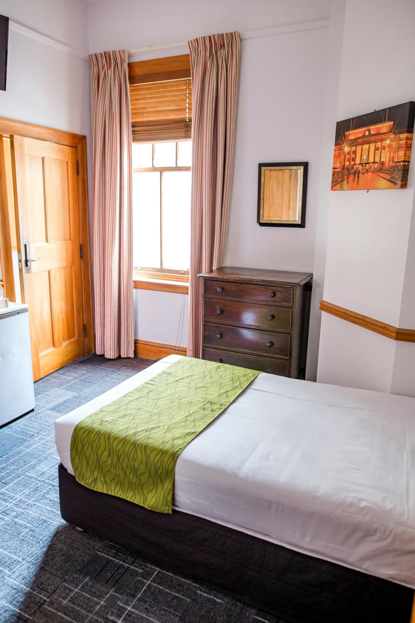The Cambridge Hotel & Backpackers Wellington Exterior photo