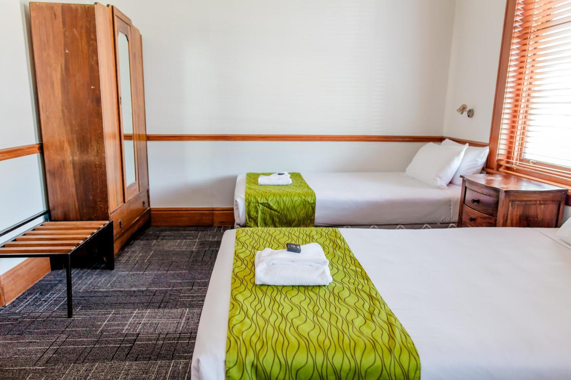 The Cambridge Hotel & Backpackers Wellington Exterior photo