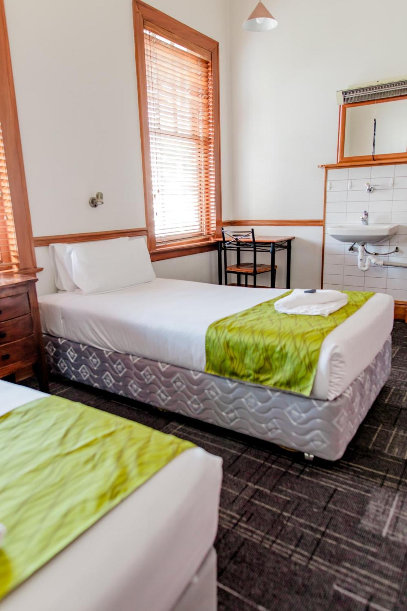 The Cambridge Hotel & Backpackers Wellington Exterior photo
